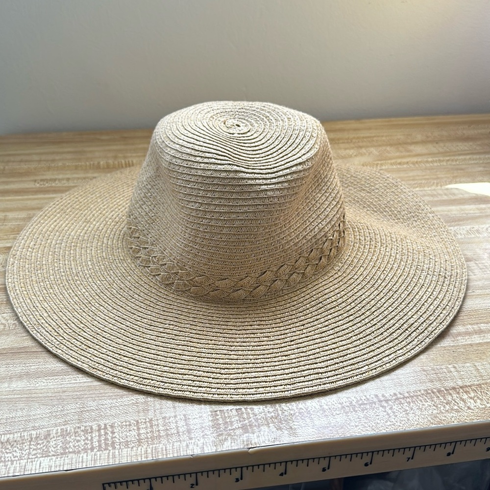 Sun hat, mint by goorin, like new OS